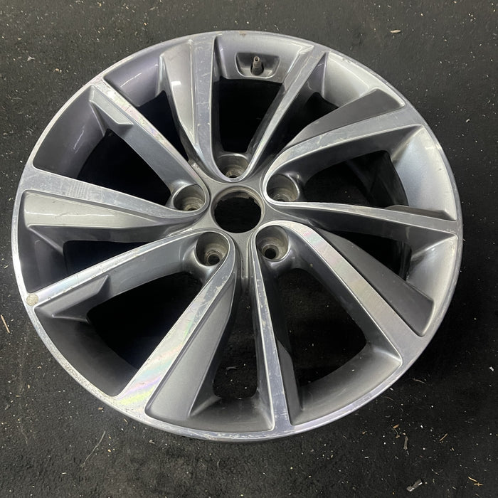 18" SANTA FE 19 18x7.5 , SWB Original OEM Wheel Rim - Close-Up Detail