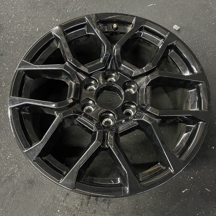 20" CANYON 23-24 20x9, black Original OEM Wheel Rim - Close-Up Detail