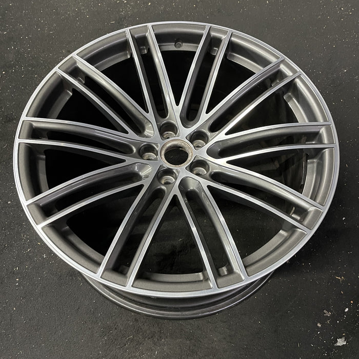 21" PORSCHE MACAN 19-21 21x10 , 20 spoke, straight spoke Original OEM Wheel Rim - Close-Up Detail