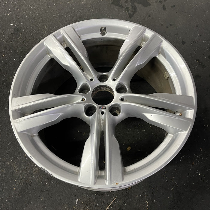 19" BMW X5 14-18 19x9 , 5 spoke, double spoke Original OEM Wheel Rim - Close-Up Detail