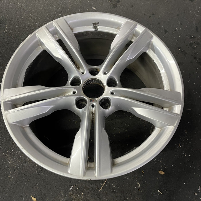 19" BMW X5 14-18 19x9 , 5 spoke, double spoke Original OEM Wheel Rim - Close-Up Detail