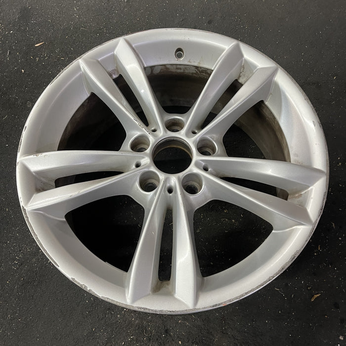 18" BMW 320i 16-18 18x8 , 5 spoke, double spoke, narrow spoke Original OEM - Close-Up Detail
