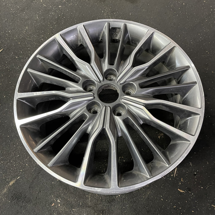 18" ELANTRA 17 18x7.5 , Original OEM Wheel Rim - Close-Up Detail