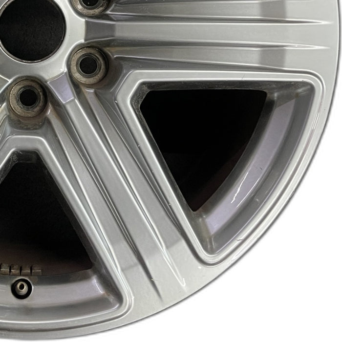 20" EXPEDITION 18-19 20x8.5 6 spoke Original OEM Wheel Rim - Close-Up Detail