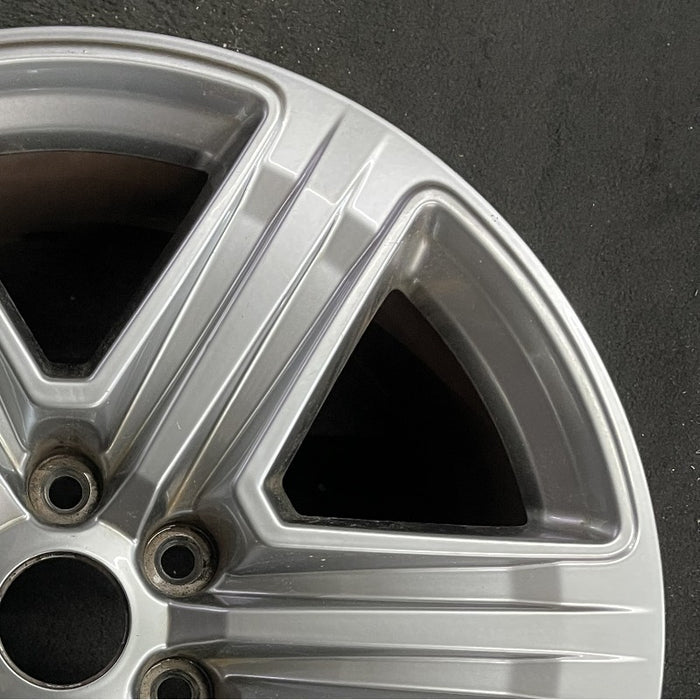 20" EXPEDITION 18-19 20x8.5 6 spoke Original OEM Wheel Rim - Close-Up Detail