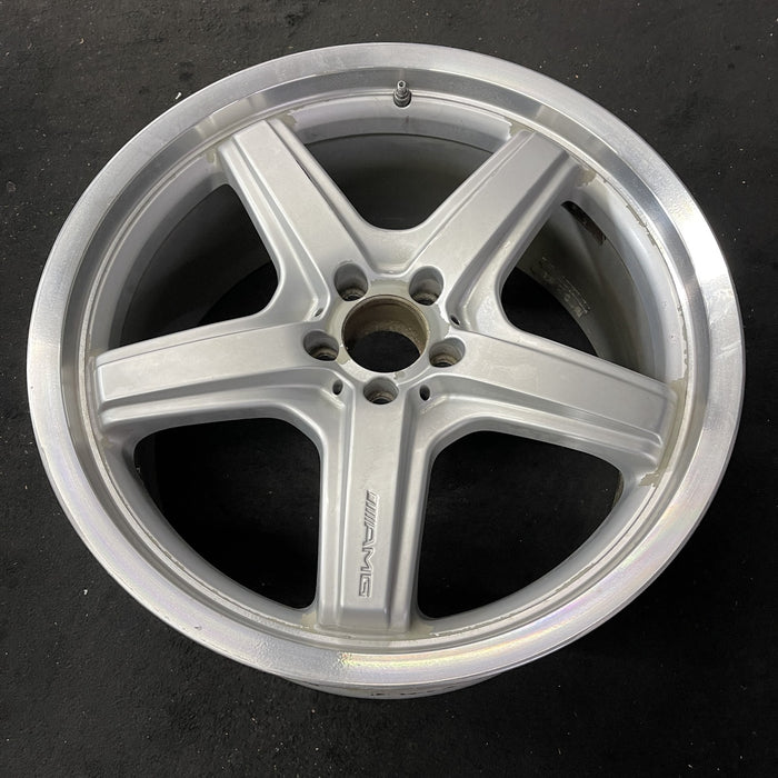 21" MERCEDES GL-CLASS 08-09 164 Type; GL550, 21x10 Original OEM Wheel Rim - Close-Up Detail