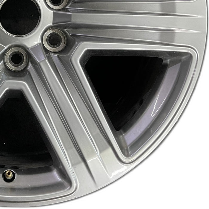 20" EXPEDITION 18-19 20x8.5 6 spoke Original OEM Wheel Rim - Close-Up Detail