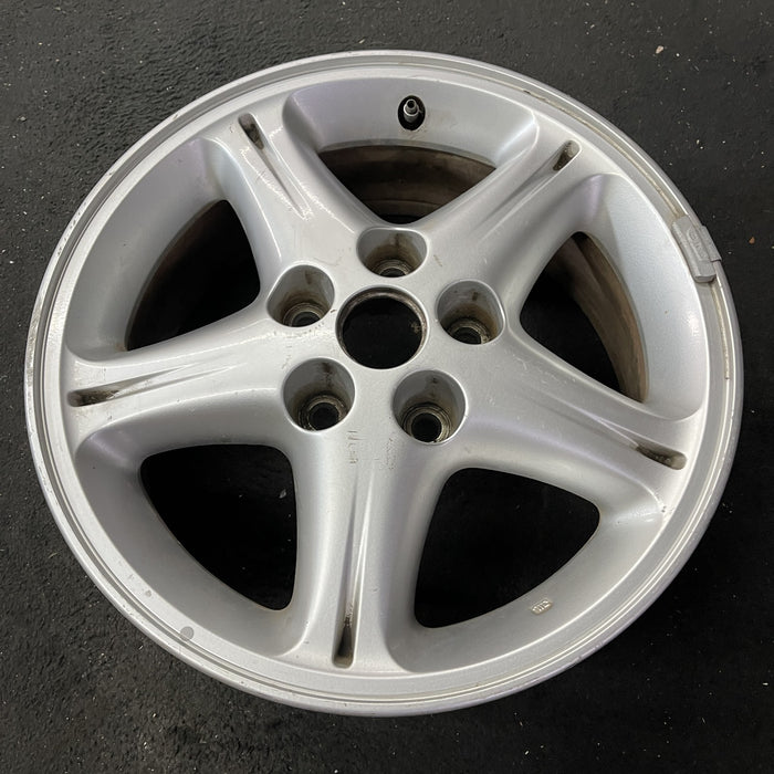 16" MAXIMA 97-98 16x6.5, Original OEM Wheel Rim - Close-Up Detail
