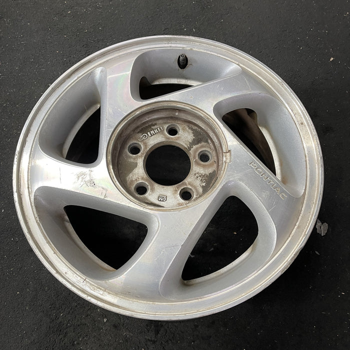 16" GRAND PRIX 00 16x6.5 , 5 spoke, slanted Original OEM Wheel Rim - Close-Up Detail