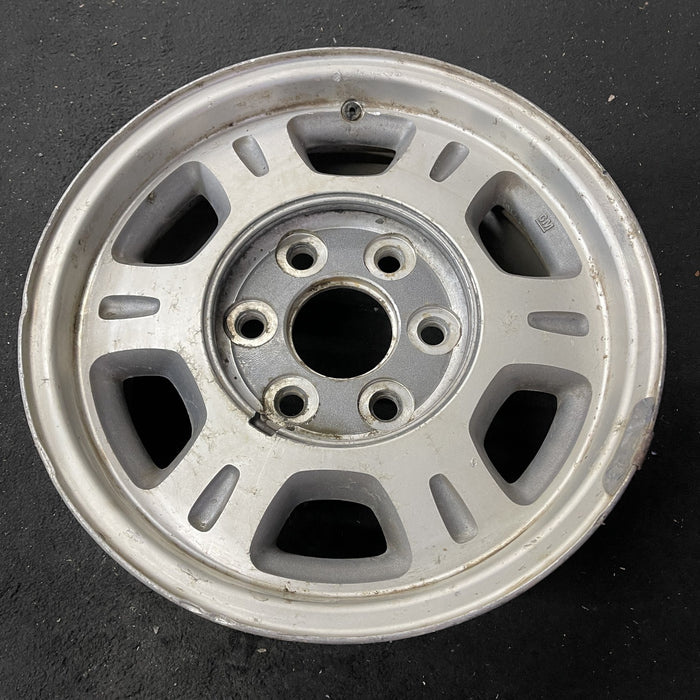 16" SAFARI 03-05 16x7 Original OEM Wheel Rim - Close-Up Detail