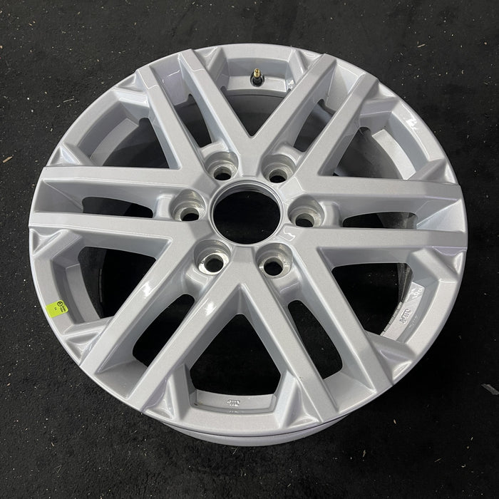 18" SEQUOIA 23-24 18x7.5, 6 double spoke, silver Original OEM Wheel Rim - Close-Up Detail