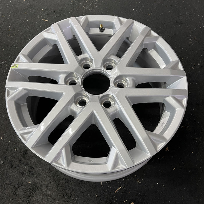 18" SEQUOIA 23-24 18x7.5, 6 double spoke, silver Original OEM Wheel Rim - Close-Up Detail