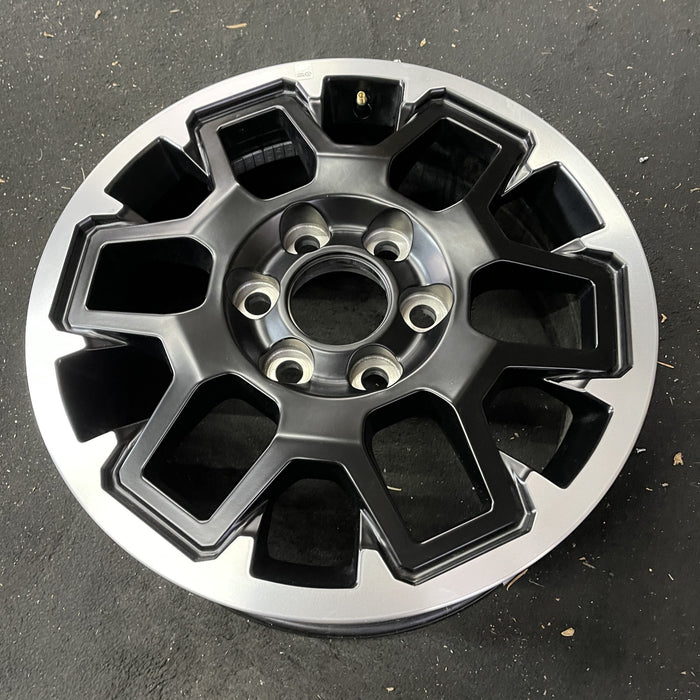 18" 4 RUNNER 25 18x7.5, machined finish Original OEM Wheel Rim - Close-Up Detail