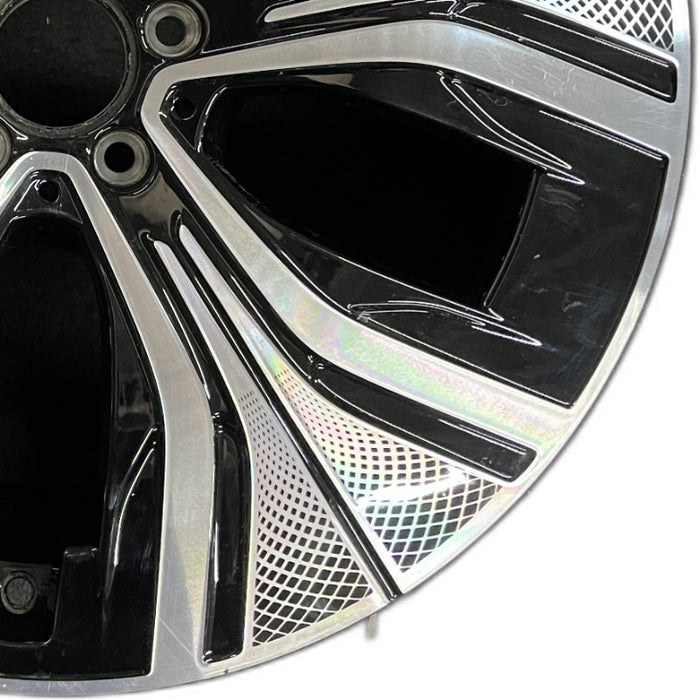 20" EQE-CLASS SUV 23-24 294 Type 20x8.5 5 spoke w/o mesh cut-outs; black - Close-Up Detail