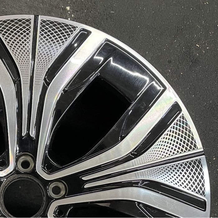 20" EQE-CLASS SUV 23-24 294 Type 20x8.5 5 spoke w/o mesh cut-outs; black - Close-Up Detail