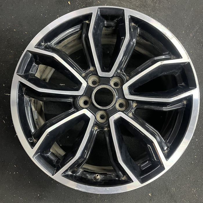 19" MUSTANG 13-14 19x8.5 , machined edges , 5 split spoke, Y spoke design - Angle View