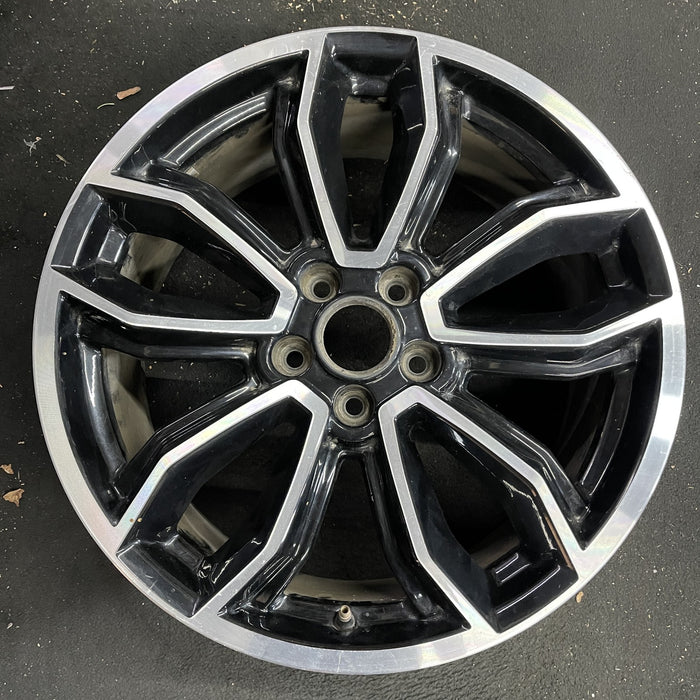 19" MUSTANG 13-14 19x8.5 , machined edges , 5 split spoke, Y spoke design - Angle View
