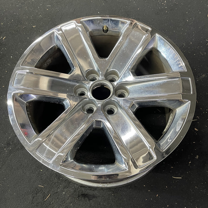 18" CANYON 16-17 18x8.5, 6 solid spokes Original OEM Wheel Rim - Close-Up Detail