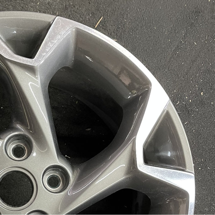 17" TRAX 24 17x7.5 gray opt Q7D Original OEM Wheel Rim - Close-Up Detail