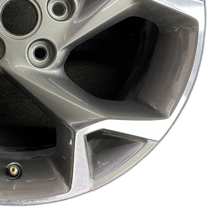 17" TRAX 24 17x7.5 gray opt Q7D Original OEM Wheel Rim - Close-Up Detail