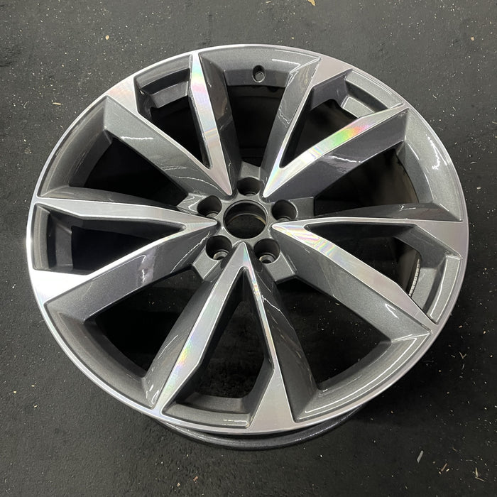 21" AUDI SQ7 20-22 , 5 spoke, V spoke Original OEM Wheel Rim - Close-Up Detail