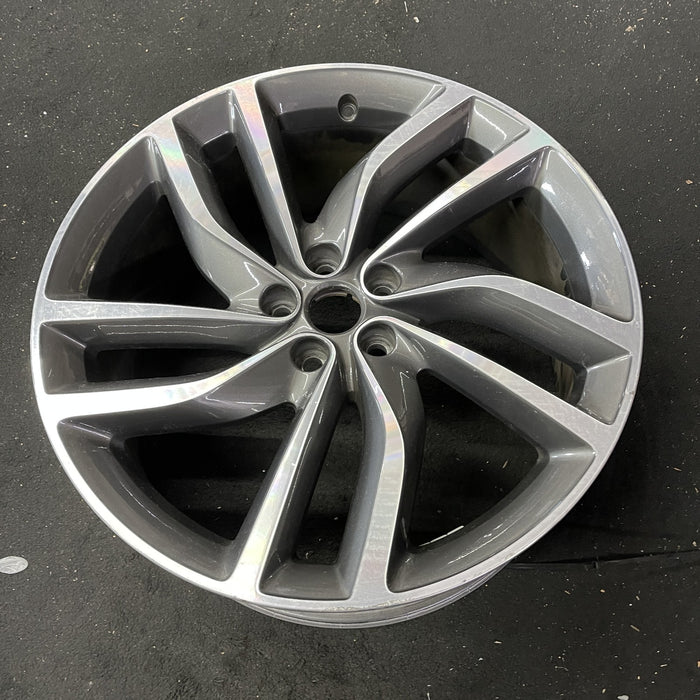 20" XF 16-20 20x8.5 , 5 double spoke, turbine Original OEM Wheel Rim - Close-Up Detail