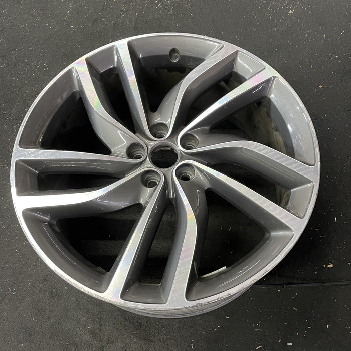 20" XF 16-20 20x8.5 , 5 double spoke, turbine Original OEM Wheel Rim - Close-Up Detail