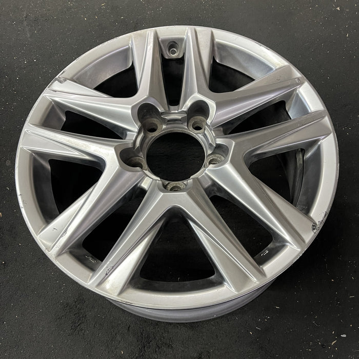 20" LEXUS LX570 13-15 , , Original OEM Wheel Rim - Close-Up Detail