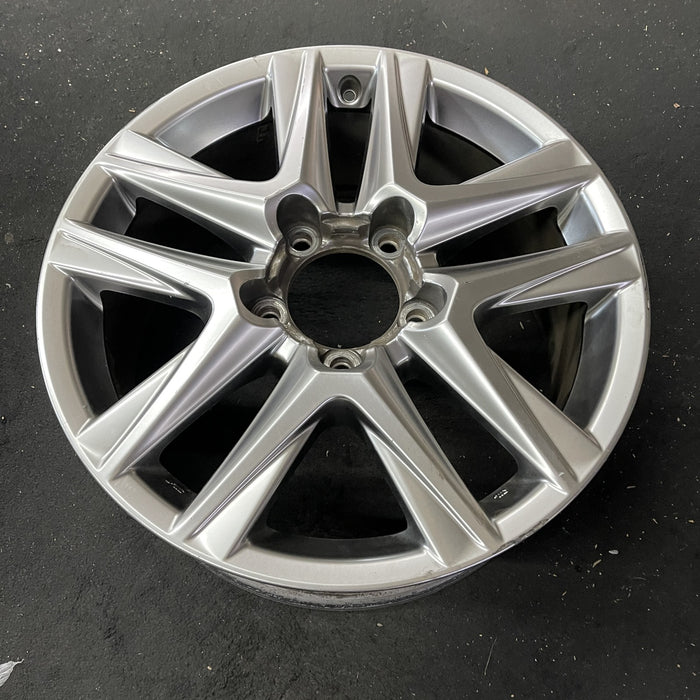 20" LEXUS LX570 13-15 , , Original OEM Wheel Rim - Close-Up Detail