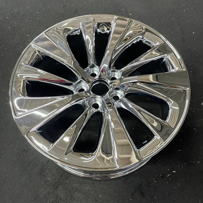 19" LS500 18-24 , 19x8, , swept spoke Original OEM Wheel Rim - Close-Up Detail