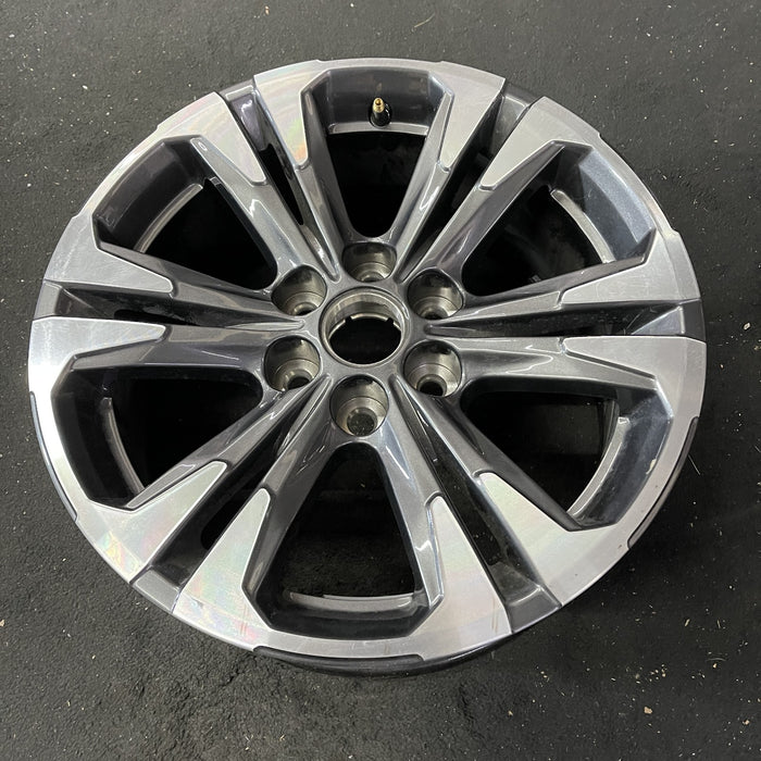 17" COLORADO 21 17x8, aluminum, 6 spoke, split spoke, machined Original OEM - Close-Up Detail