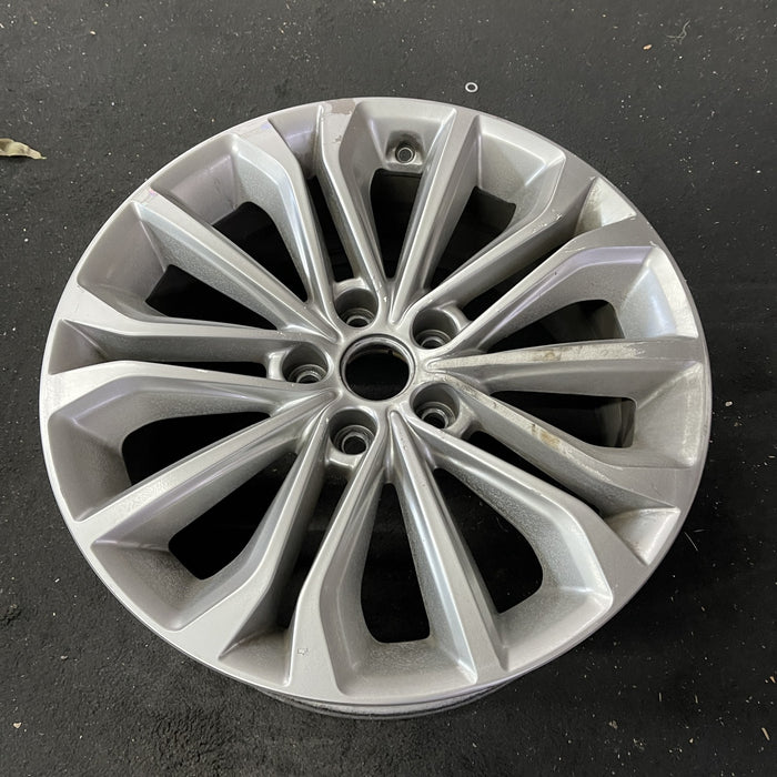 18" G80 17 18x8 Original OEM Wheel Rim - Close-Up Detail