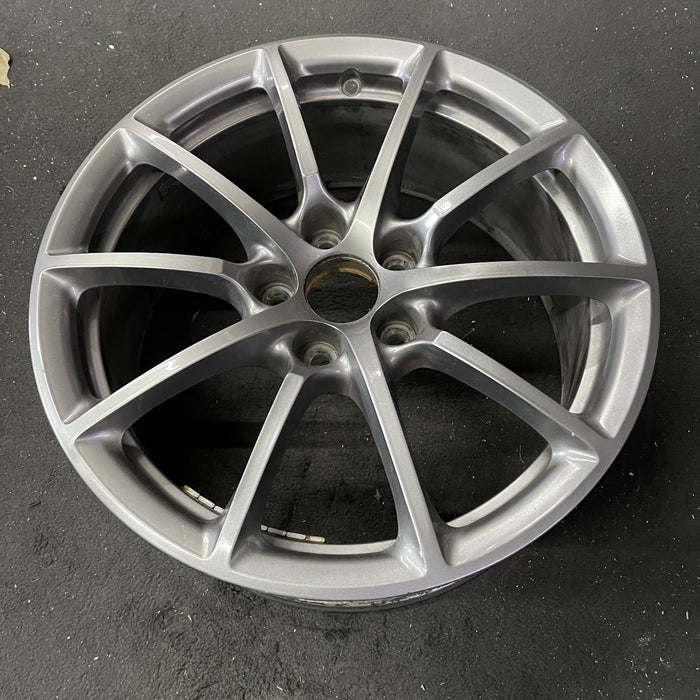 17" GIULIA 17-18 17x7.5, 10 single spoke Original OEM Wheel Rim - Close-Up Detail