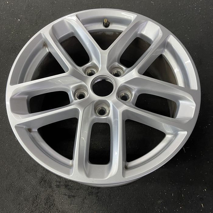 18" GRAND CHEROKEE 21 WL body , 18x8, 5 double spoke Original OEM Wheel Rim - Close-Up Detail
