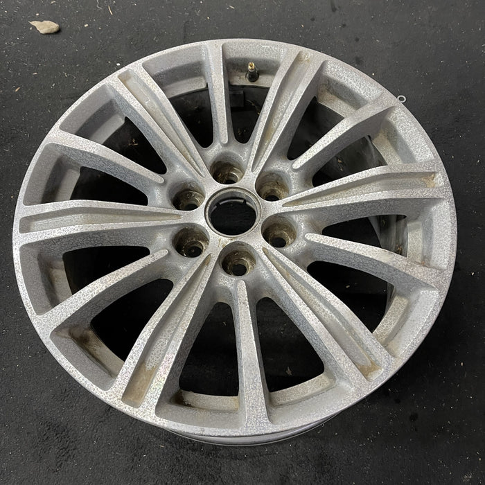 18" XT5 17-19 18x8, Original OEM Wheel Rim - Close-Up Detail