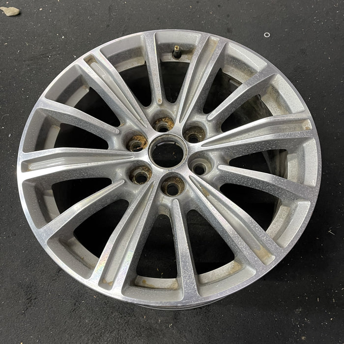 18" XT5 17-19 18x8, Original OEM Wheel Rim - Close-Up Detail