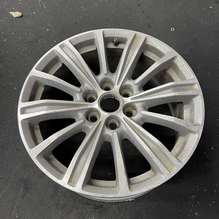 18" XT5 17-19 18x8, Original OEM Wheel Rim - Close-Up Detail