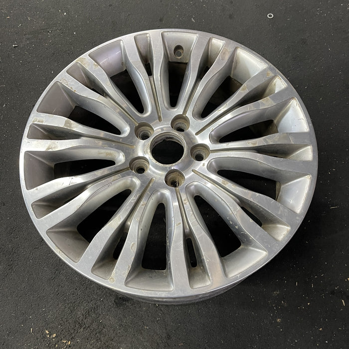 18" 200 11-14 18x7 , 20 spoke Original OEM Wheel Rim - Close-Up Detail