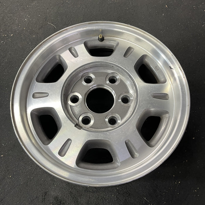 16" SAFARI 03-05 16x7 Original OEM Wheel Rim - Close-Up Detail
