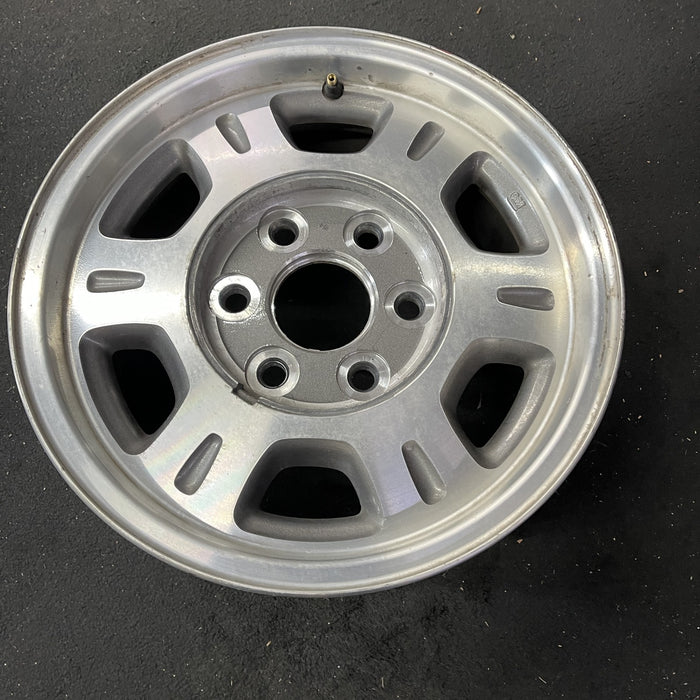 16" SAFARI 03-05 16x7 Original OEM Wheel Rim - Close-Up Detail