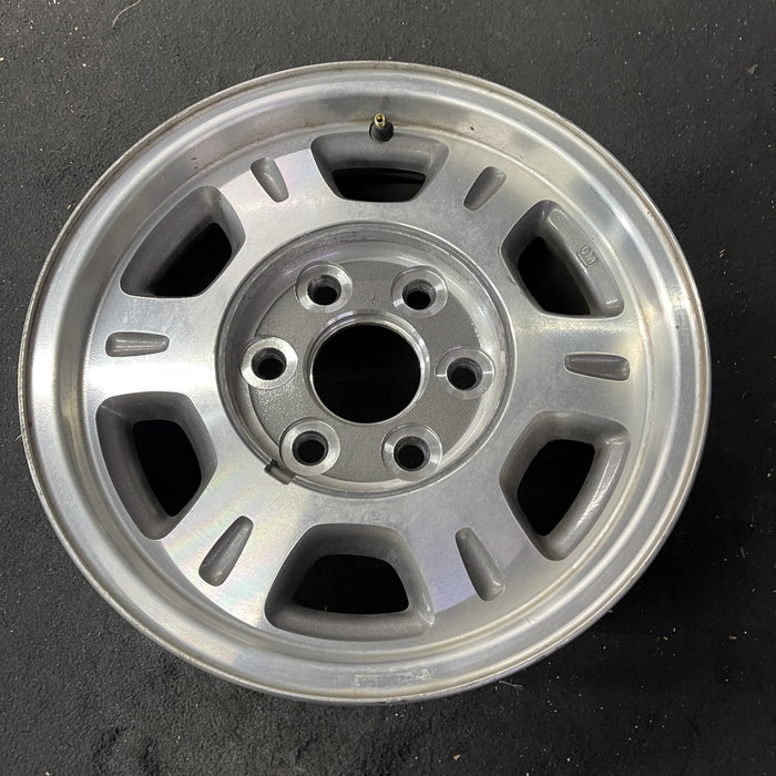 16" SAFARI 03-05 16x7 Original OEM Wheel Rim - Close-Up Detail