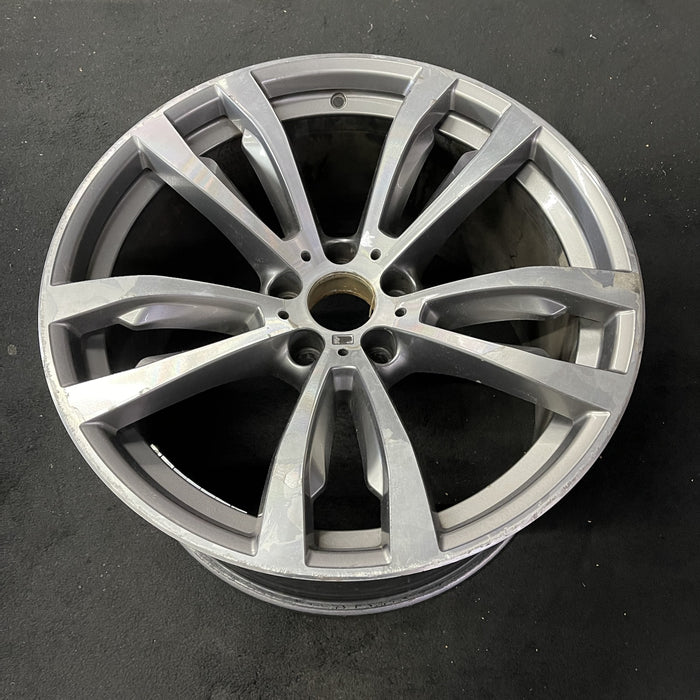20" BMW X5 14-18 20x11 , 5 spoke, V spoke, flat spoke, machined Original OEM - Close-Up Detail