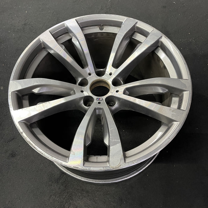 20" BMW X5 14-18 20x11 , 5 spoke, V spoke, flat spoke, machined Original OEM - Close-Up Detail
