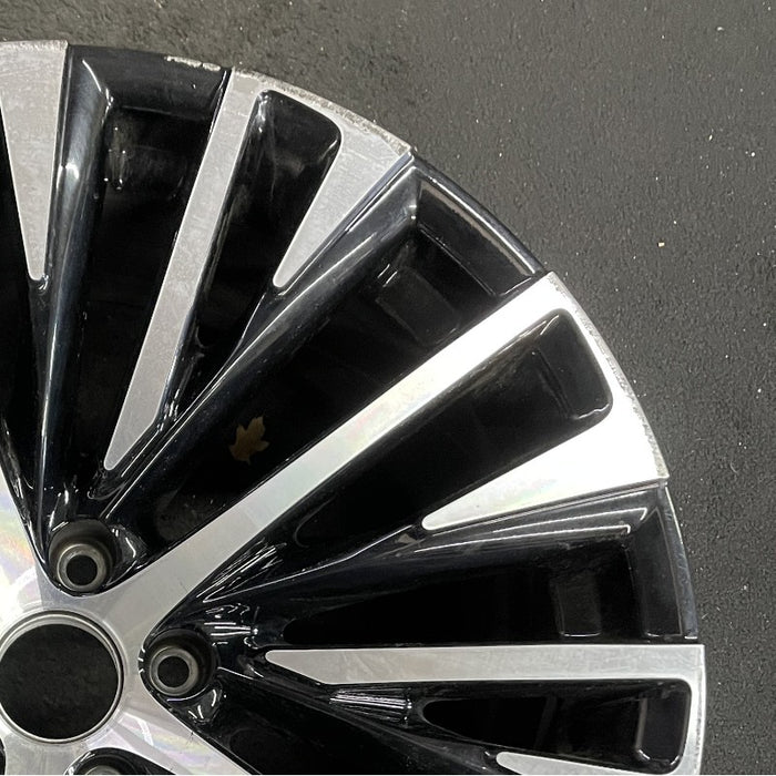 20" RZ450e 23-24 20x9.5 machined black Original OEM Wheel Rim - Close-Up Detail