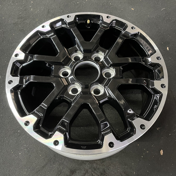 18" SEQUOIA 23-24 18x7.5, 6 double spoke, black Original OEM Wheel Rim - Close-Up Detail
