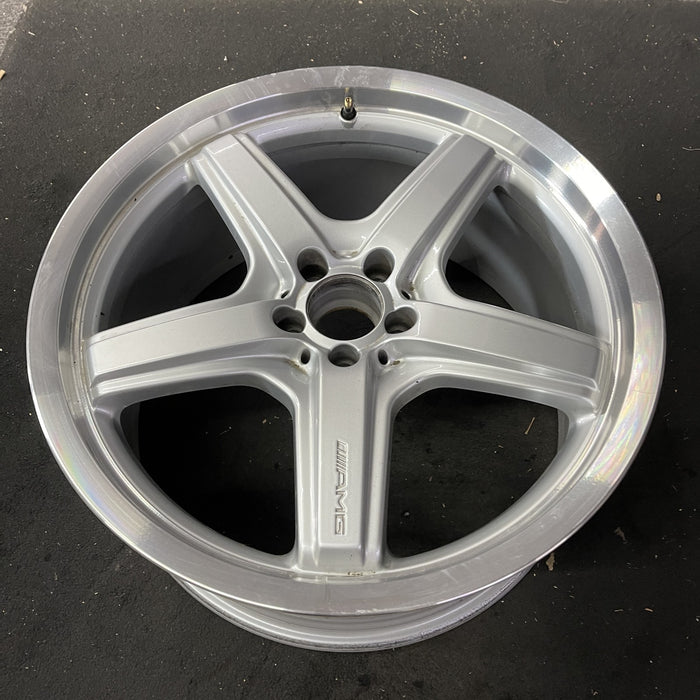 21" MERCEDES GL-CLASS 08-09 164 Type; GL550, 21x10 Original OEM Wheel Rim - Close-Up Detail