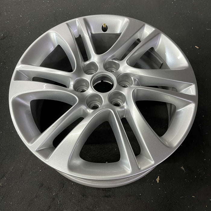 18" ENCLAVE 18-20 18x7.5 Original OEM Wheel Rim - Close-Up Detail