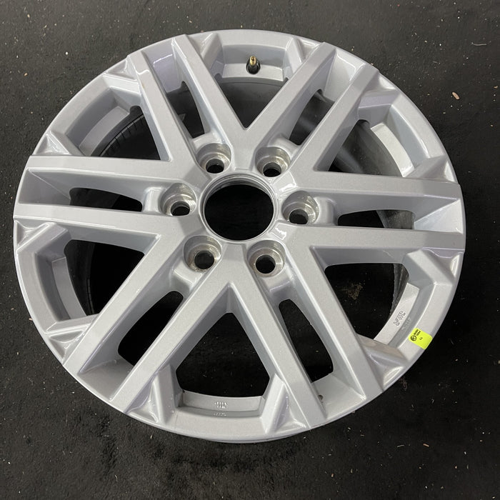 18" SEQUOIA 23-24 18x7.5, 6 double spoke, silver Original OEM Wheel Rim - Close-Up Detail