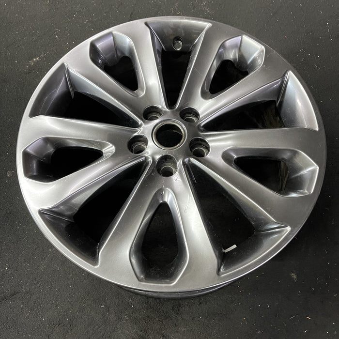 20" RANGE ROVER 13-17 , 20x8.5, , shadow chrome Original OEM Wheel Rim - Close-Up Detail