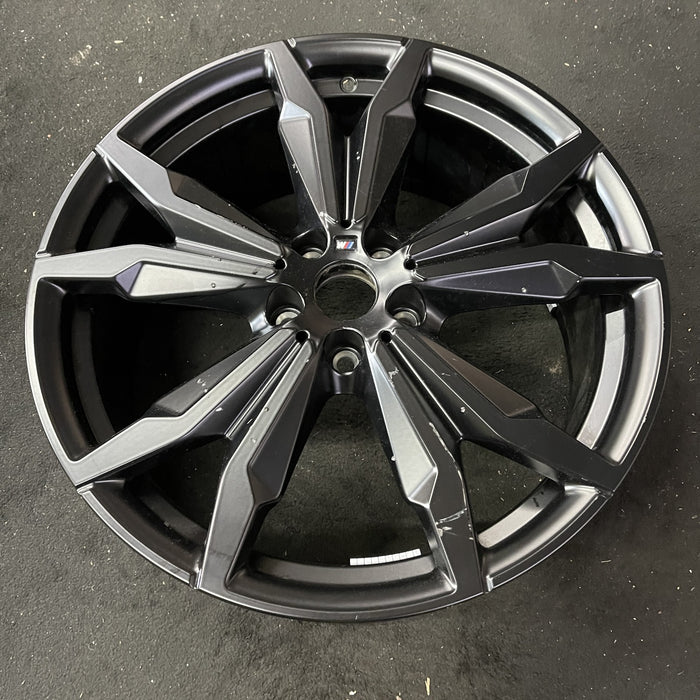 20" BMW X1 20 20x8, , w/ pockets, black pockets Original OEM Wheel Rim - Close-Up Detail